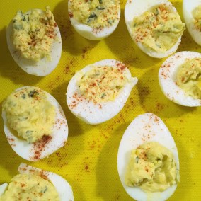 Deviled Eggs, Deviled egg recipe, egg recipe, hard boiled eggs, hardboiled eggs, hard boiled egg recipe, egg recipe, easter recipe, thanksgiving recipe, easy deviled eggs, paprika, classic deviled eggs, deviled eggs with a twist